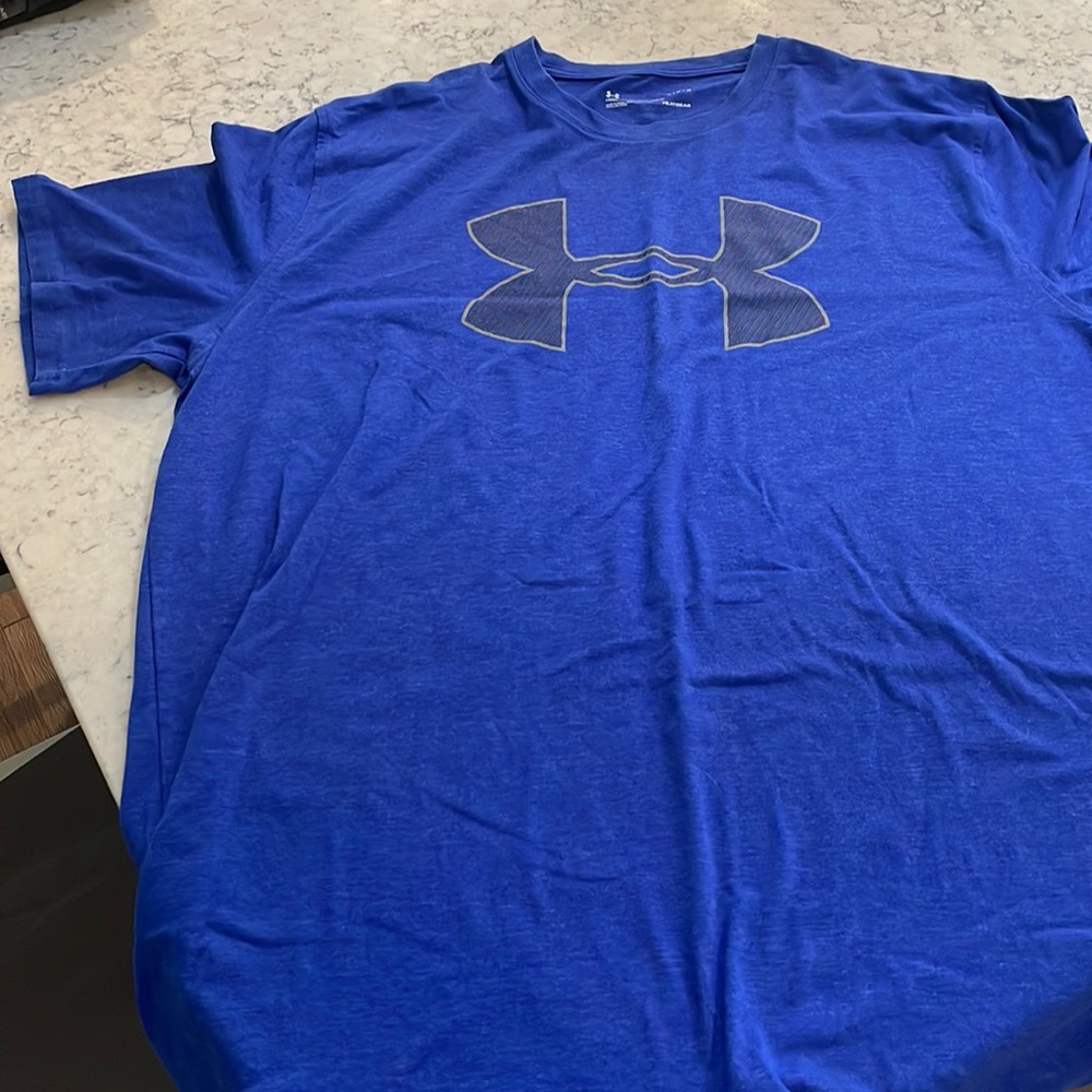 Under Armour blue L T-shirt